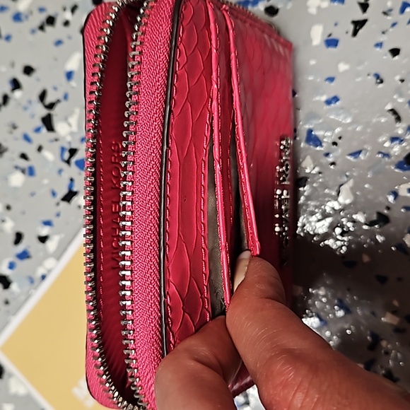 Michal Kors Pink Wallet - Picture 3 of 4